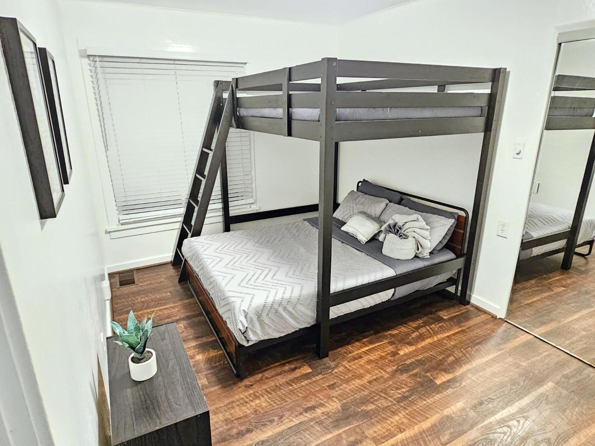 Eagle's Nest - Hot Tub & Stunning Bay View - Walk To Little Italy