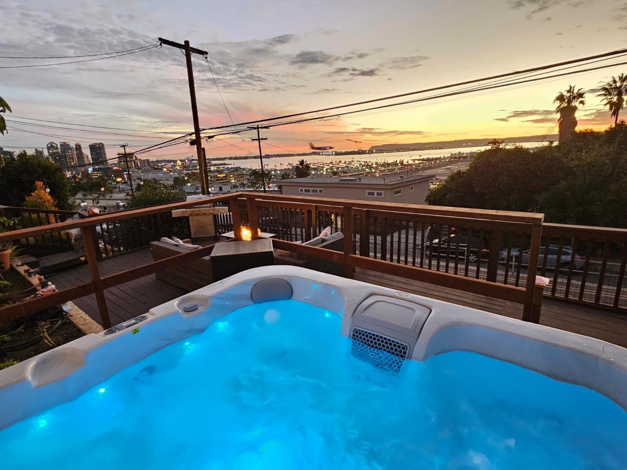 Holiday home Eagle's Nest - Hot Tub & Stunning Bay View - Walk To Little Italy *