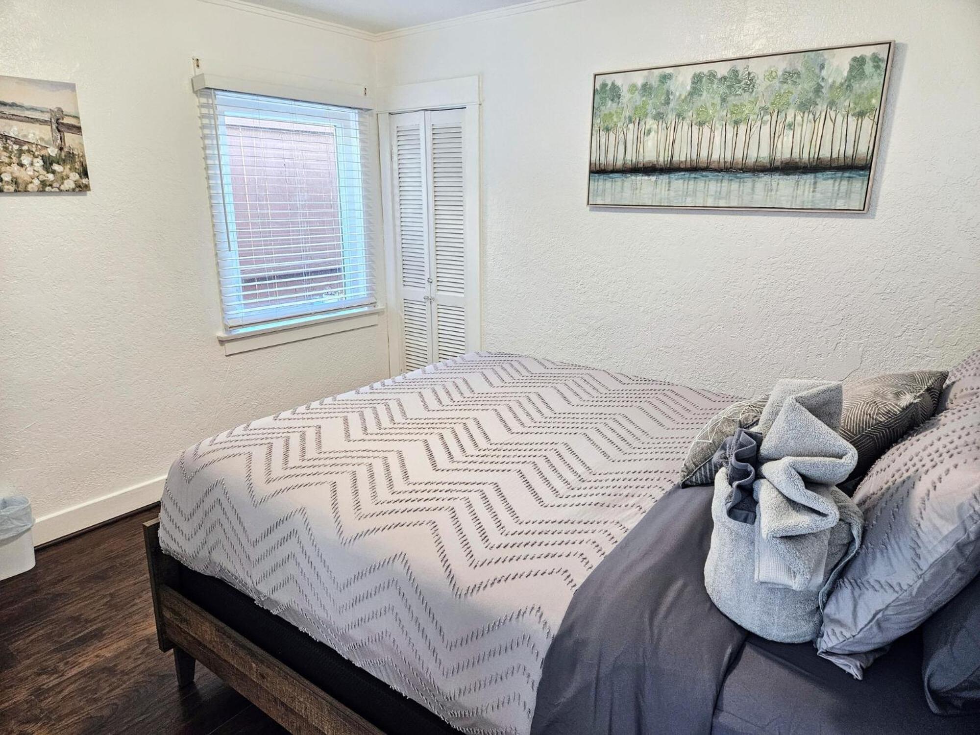 Eagle's Nest - Hot Tub & Stunning Bay View - Walk To Little Italy Holiday home